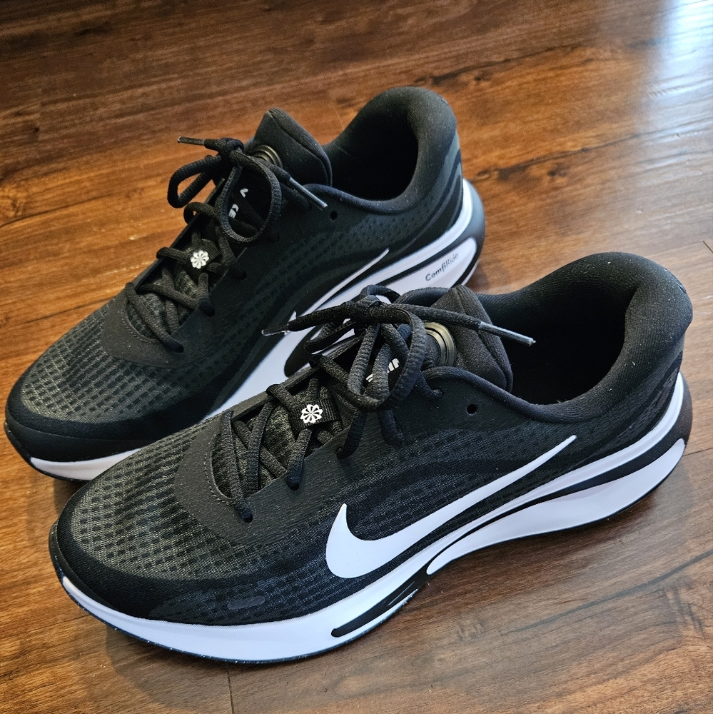 Men's Black Nike Running Shoes - Picture 2 of 6